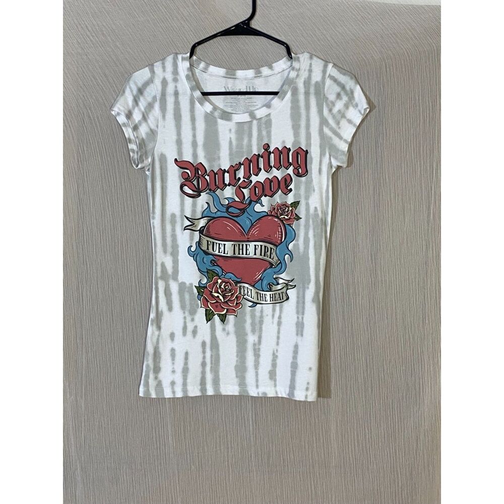 Wound Up Burning Love Graphic Tie Dye Tee Women's Small White Heart Roses Y2K